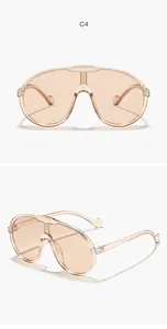 Vue sous deux angles de lunettes de soleil masque pour enfants à verres orange