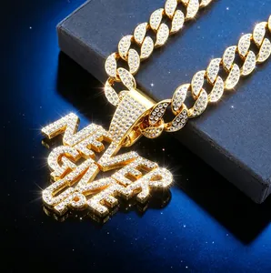 Hip Hop Never Give Up Colgante Letras Collar Hombre Mujer Iced Out Strass Cadena Cubana Aleación de Zinc Collar Colgante Fiesta Joyería