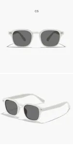 Lunettes de soleil pour enfants à monture carrée blanche avec clous argentés, multi-angles