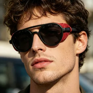 Occhiali da sole punk a doppio ponte con lenti nere e protezioni laterali rosse