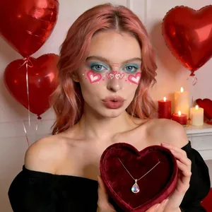 Adesivi per tatuaggi lentiggini trucco cuore San Valentino impermeabili per un look romantico