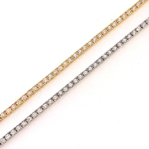 Detalle de collares de tenis en aleación de oro y plata con brillantes diamantes de imitación