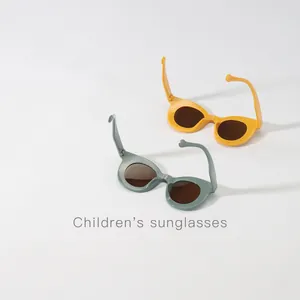 Trendige runde Kinder-Sonnenbrille im Retro-Stil in Gelb und Salbeigrün Tönen