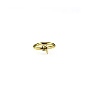 Minimalistischer goldener Titanstahlring mit einzigartigem Stacheldrahtdesign