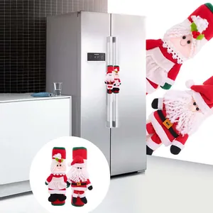 Detalle de las fundas para manijas de refrigerador con temática de Papá Noel y muñeco de nieve.