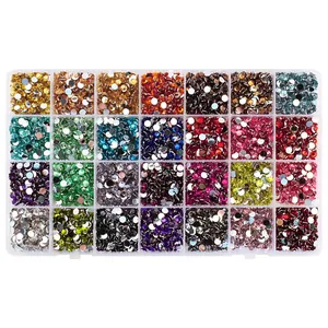 Caja de 28 compartimentos con pedrería plana multicolor de 5 mm para decoración de uñas DIY
