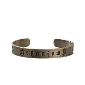 Vintage Manschettenarmband aus Titanstahl mit gotischer Organism-Gravur für Herren