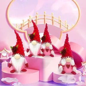 Gruppe von vier rosa und roten Muttertags-Gnomen mit Rosenverzierung und Herzmotiven