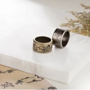 Anello giapponese retrò Shunga in acciaio al titanio con incisione di fiori