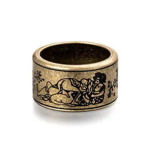 Anello erotico giapponese Shunga vintage con incisione di fiori di prugno in titanio