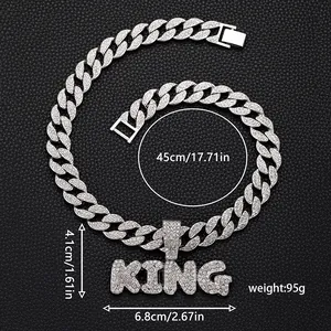 Mesures détaillées du collier chaîne cubaine avec pendentif KING et strass.