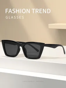 Eleganti occhiali da sole neri retrò cat-eye da donna con protezione UV per un look chic.