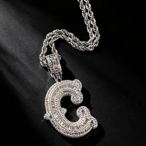 Collier avec pendentif lettre C glacé en argent et chaîne torsadée pour un style hip-hop cool