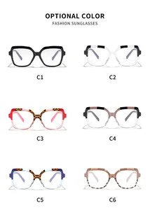 Vista dettagliata di montature per occhiali quadrate con sei opzioni di colore moda.