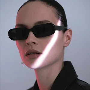 Lunettes de soleil rétro rectangulaires noires avec protection UV pour hommes et femmes