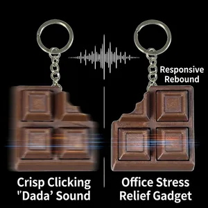 Vista dettagliata di un portachiavi clicker fidget a forma di cioccolato in 3D.