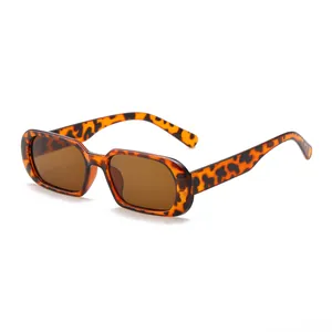 Lunettes de soleil rétro à petite monture carrée avec motif écaille de tortue et protection UV