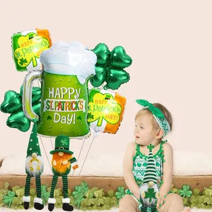St. Patrick's Day decoratieset met klaverballonnen en groene gezichtsloze gnomes