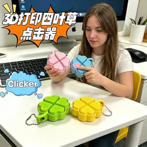 Λεπτομερής προβολή του 3D εκτυπωμένου fidget clicker με τετράφυλλο τριφύλλι