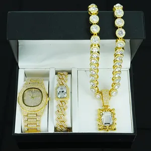 Luxus-Herrenschmuckset in Gold mit Uhr, Armband und Halskette in einer Geschenkbox