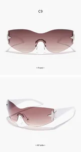 Gafas de sol modernas tipo máscara con lentes degradadas marrones y detalle de estrella plateada