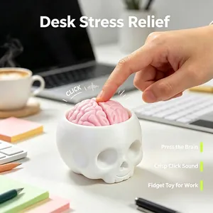 Gioco fidget teschio stampato in 3D con cervello rosa per alleviare lo stress in ufficio