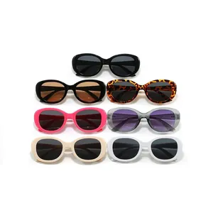 Set di occhiali da sole retrò con montatura ovale in vari colori per uno stile alla moda