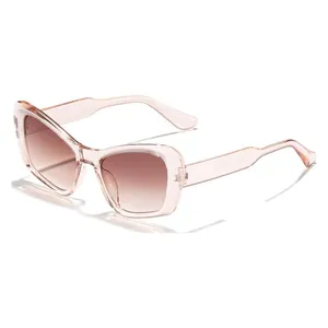 Gafas de sol de ojo de gato de gran tamaño con montura rosa transparente y lentes degradadas