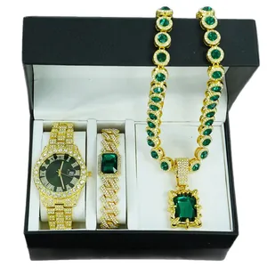 Luxuriöses Gold-Schmuckset mit grünen Edelsteinen inklusive Uhr Halskette und Armband