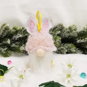 Süßes Osterwichtel Plüsch Ornament mit Hasenohren und gelber Schlaufe zur Dekoration.