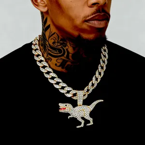 Collar con colgante de dinosaurio T-Rex hip hop con brillantes diamantes de imitación.