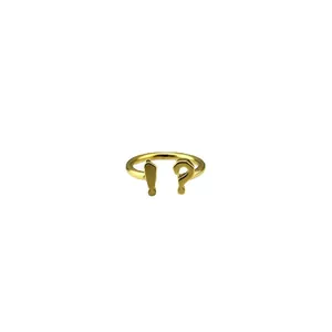 Anello aperto in acciaio al titanio dorato con punto esclamativo e interrogativo