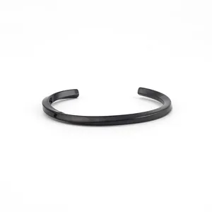 Pulsera abierta de acero de titanio negro con diseño minimalista y moderno para hombre y mujer