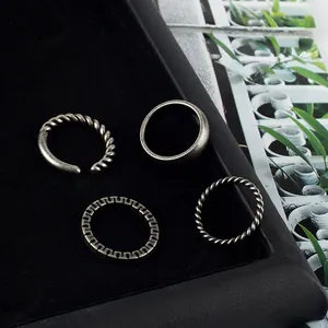 Anello a Fascia Retrò in Acciaio al Titanio con Corda Intrecciata Finitura Argento Antico Invecchiato Anello Aperto Unisex