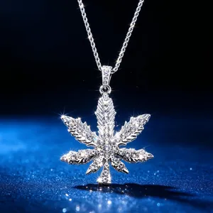 Hip Hop Iced Out Maple Leaf Pendant Necklace For Men Women Alloy Rhinestone Leaf Charm Pendant Jewelry Gift Rope Chain