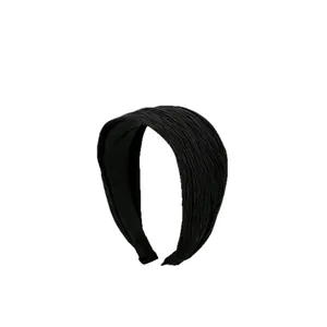Stylish 7cm wide pleated black headband designed to elevate the skull top appearance.