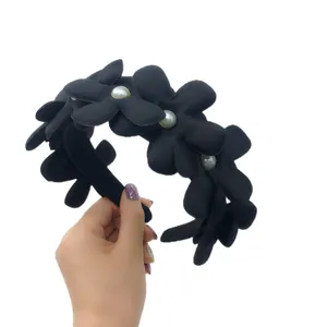 Elegante cerchietto con fiori neri e perle bianche accessori per capelli donna