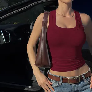 Trendy nauwsluitende kastanjebruine crop-top met U-hals voor dames in zomerstijl