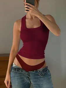 Stijlvolle bordeauxrode geribbelde cropped tanktop voor dames met slanke zomerse pasvorm
