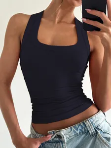 Stijlvolle zwarte geribbelde crop top met U-hals voor zomermode en casual dagelijks gebruik