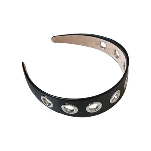 Cerchietto in pelle nera stile punk con occhielli in metallo argento e fascia larga