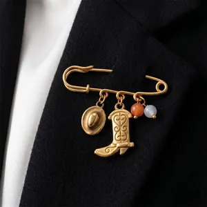 Broche épingle de sûreté vintage en acier titane doré avec breloques chapeau