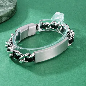 Poliertes Herrenarmband aus Titanstahl mit Panzerkette und gravierbarer Metallplatte