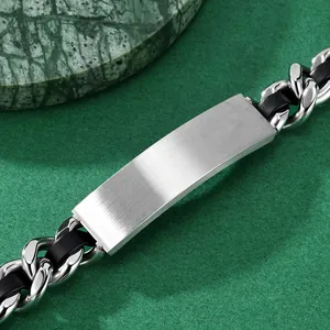 Hochwertiges poliertes Titanstahl-Panzerarmband für Herren mit gravierbarer Platte.