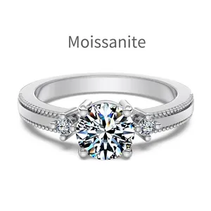 Eleganter Verlobungsring aus S925 Sterlingsilber mit brillantem Moissanit-Rundschliff