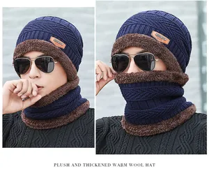 Herren Winter-Strickmütze und Schal Set in Dunkelblau mit weichem und warmem Plüschfutter