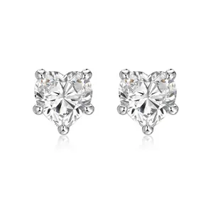 Élégantes boucles d'oreilles en argent S925 avec des pierres de zircone claires