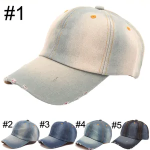 Vintage-Baseballkappen aus Denim in fünf verschiedenen Blautönen mit Distressed-Look.