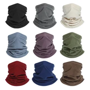 Gedetailleerd overzicht van fleece nekwarmer in negen effen kleuren voor winterwarmte