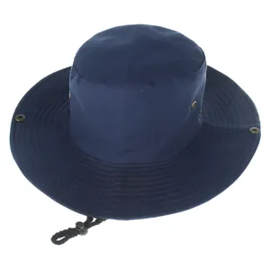 Dunkelblauer Outdoor-Anglerhut mit verstellbarem Kinnriemen und atmungsaktiven Belüftungsösen